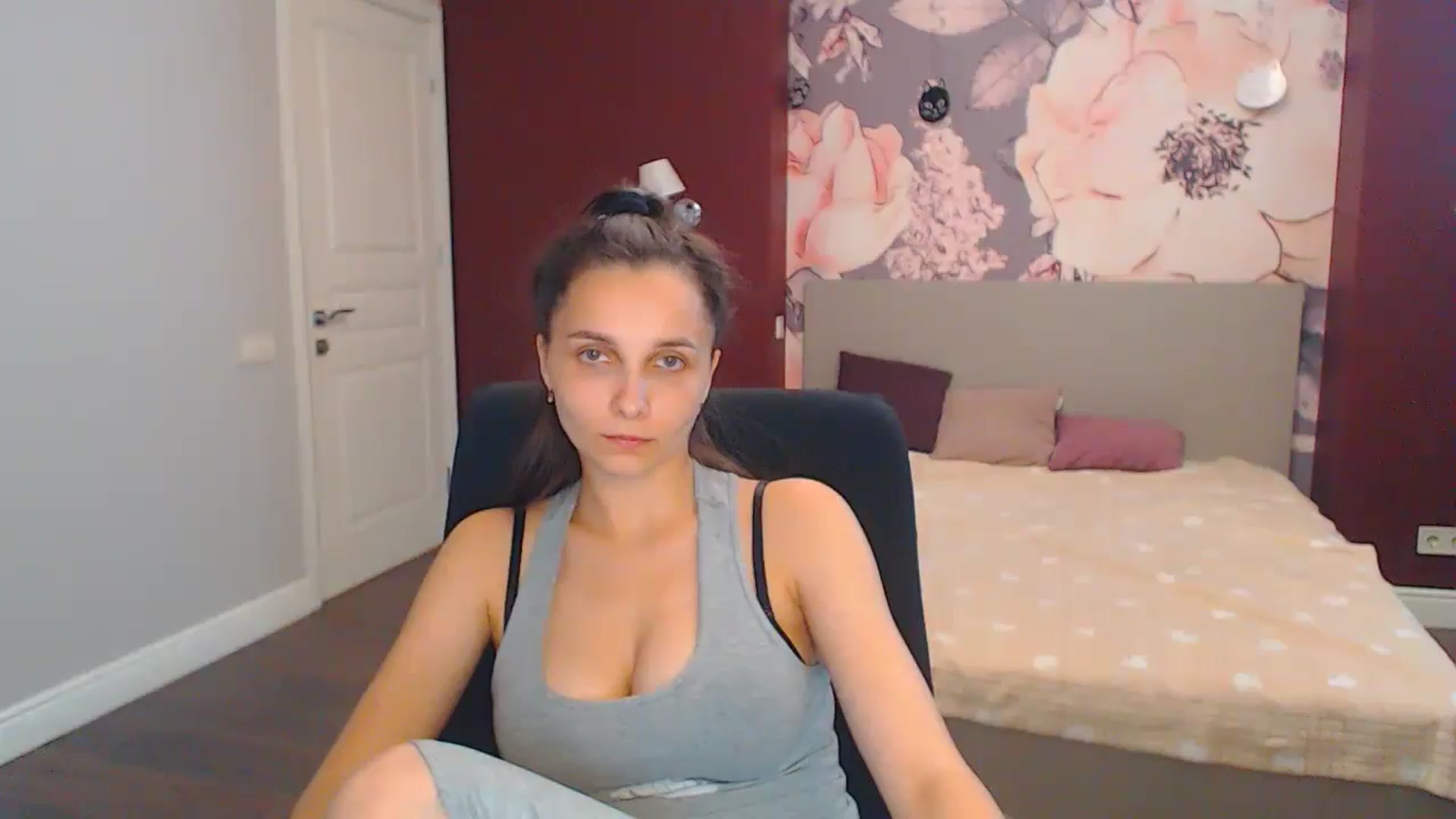 Gallery image thumbnail from Karina_Mils's myfreecams stream on, 07/15/2024, 12:04 image 15 of 20