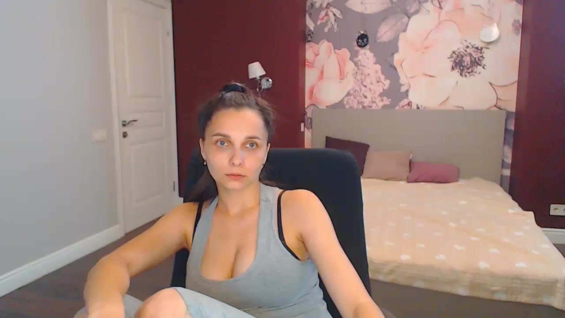 Gallery image thumbnail from Karina_Mils's myfreecams stream on, 07/15/2024, 12:04 image 18 of 20