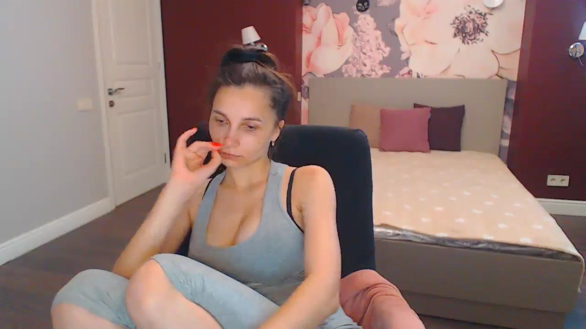 Gallery image thumbnail from Karina_Mils's myfreecams stream on, 07/19/2024, 14:00 image 5 of 20