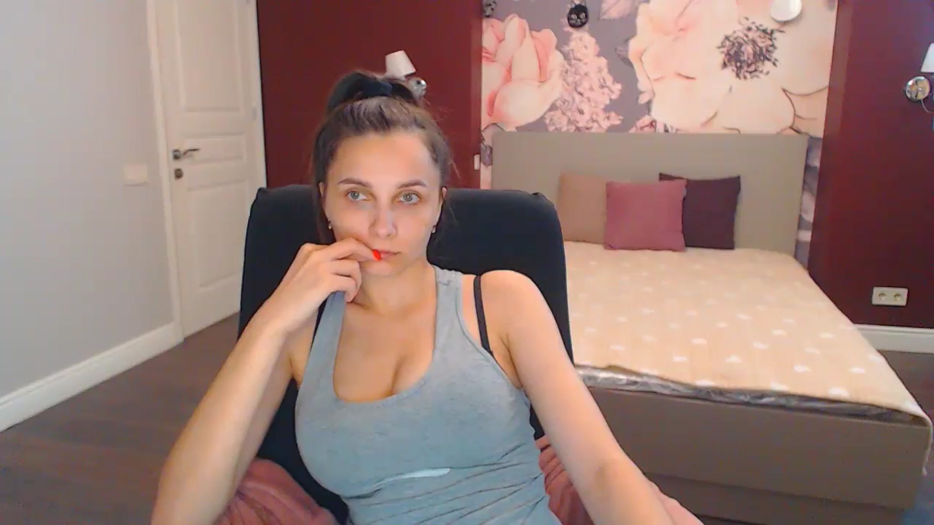 Gallery image thumbnail from Karina_Mils's myfreecams stream on, 07/19/2024, 14:00 image 19 of 20