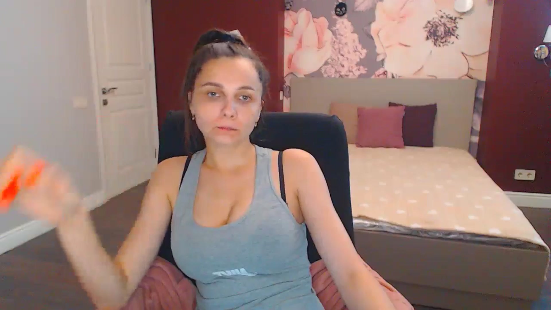 Gallery image thumbnail from Karina_Mils's myfreecams stream on, 07/19/2024, 14:00 image 15 of 20