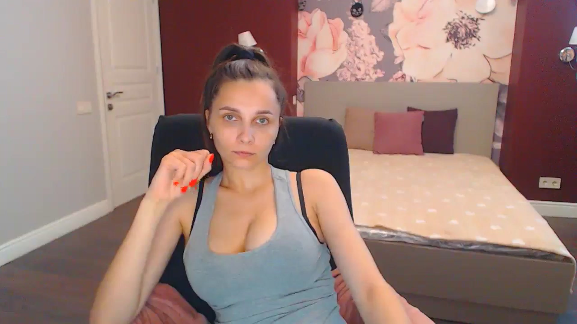 Gallery image thumbnail from Karina_Mils's myfreecams stream on, 07/19/2024, 14:00 image 20 of 20