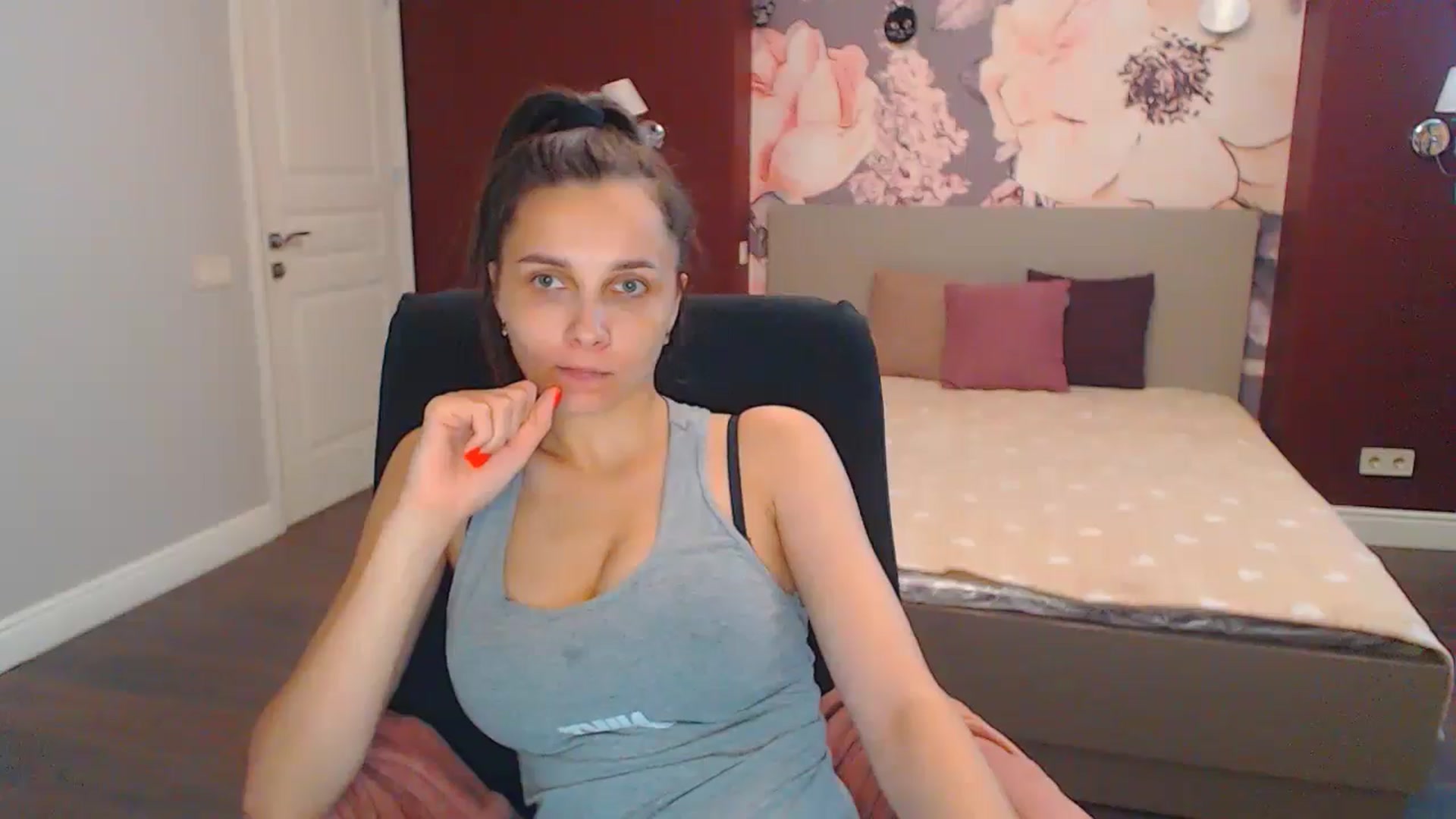 Gallery image thumbnail from Karina_Mils's myfreecams stream on, 07/19/2024, 14:00 image 18 of 20