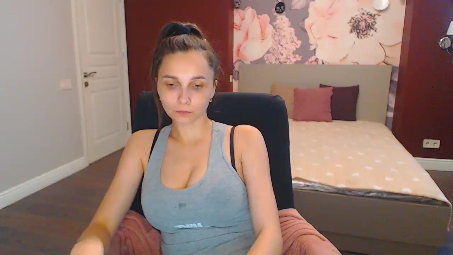 Gallery image thumbnail from Karina_Mils's myfreecams stream on, 07/19/2024, 14:00 image 17 of 20