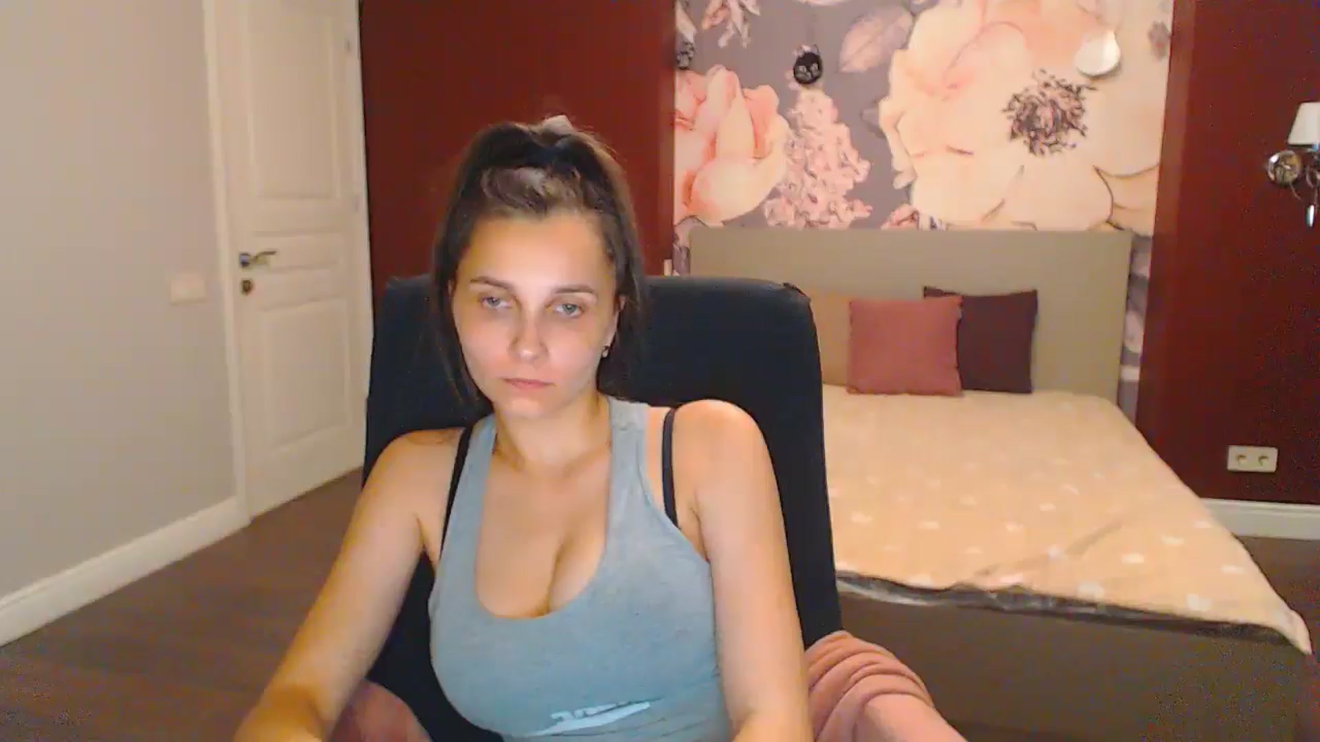 Gallery image thumbnail from Karina_Mils's myfreecams stream on, 07/19/2024, 17:11 image 16 of 20