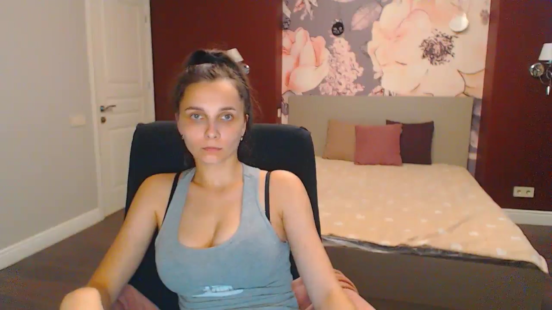 Gallery image thumbnail from Karina_Mils's myfreecams stream on, 07/19/2024, 17:11 image 10 of 20