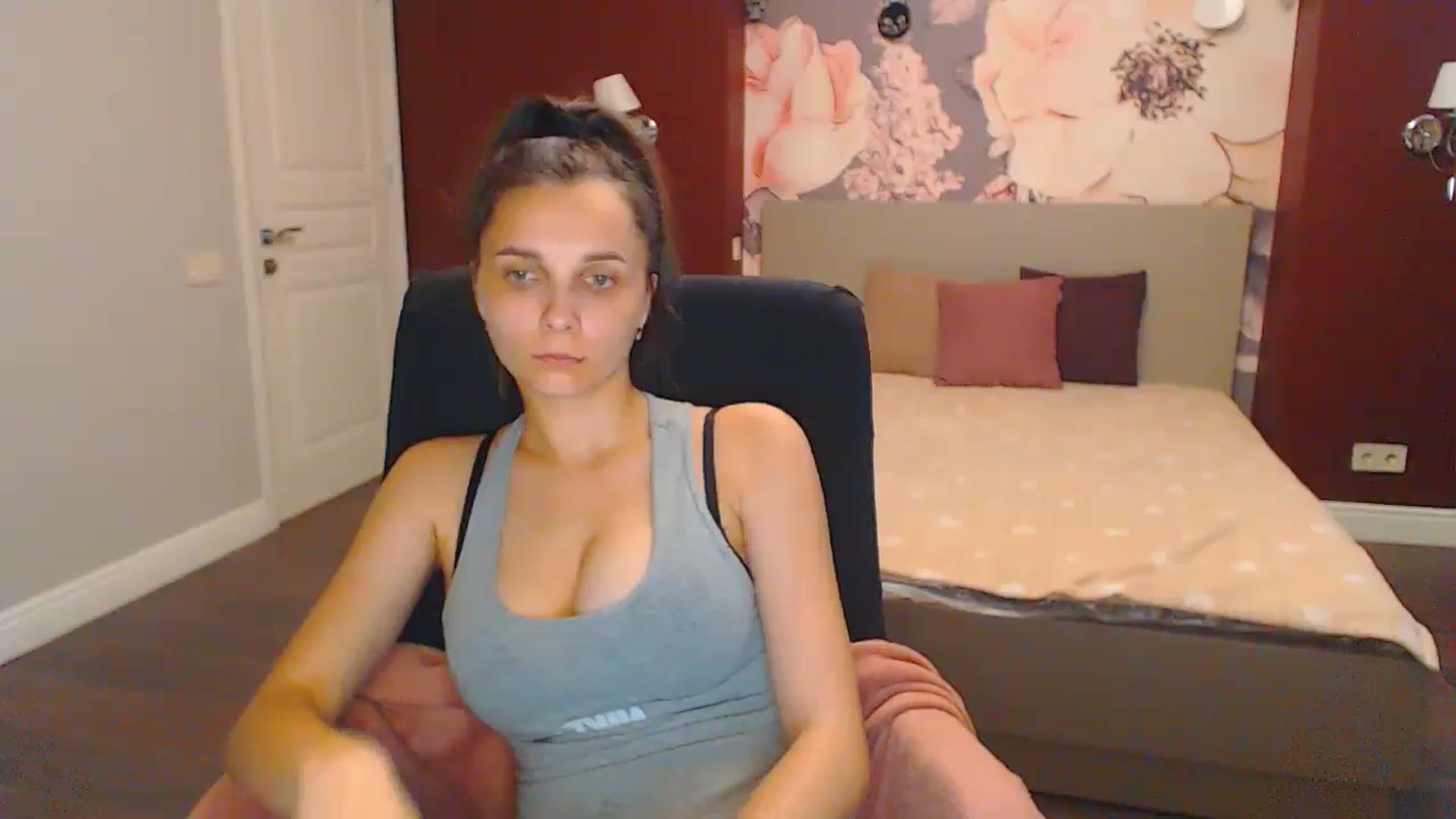 Gallery image thumbnail from Karina_Mils's myfreecams stream on, 07/19/2024, 17:11 image 7 of 20
