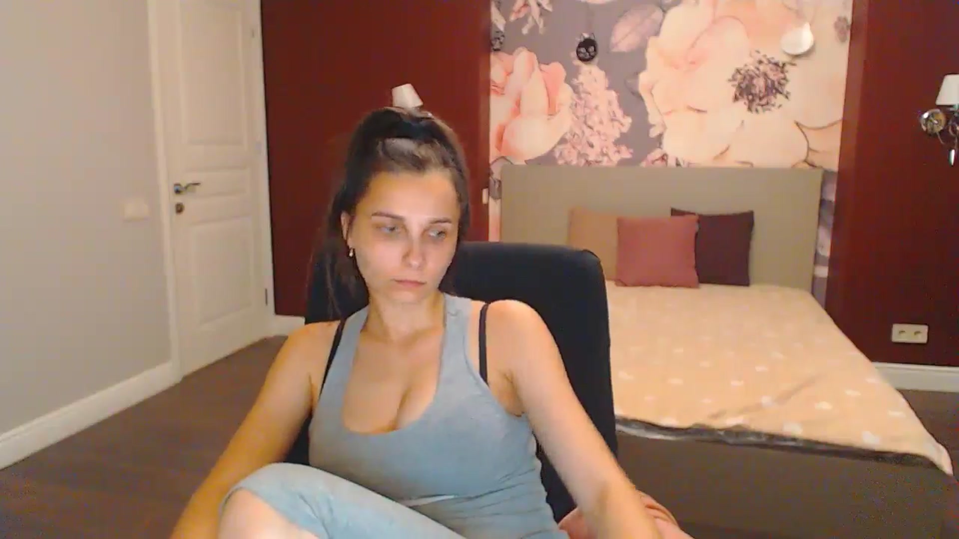Gallery image thumbnail from Karina_Mils's myfreecams stream on, 07/19/2024, 17:11 image 15 of 20