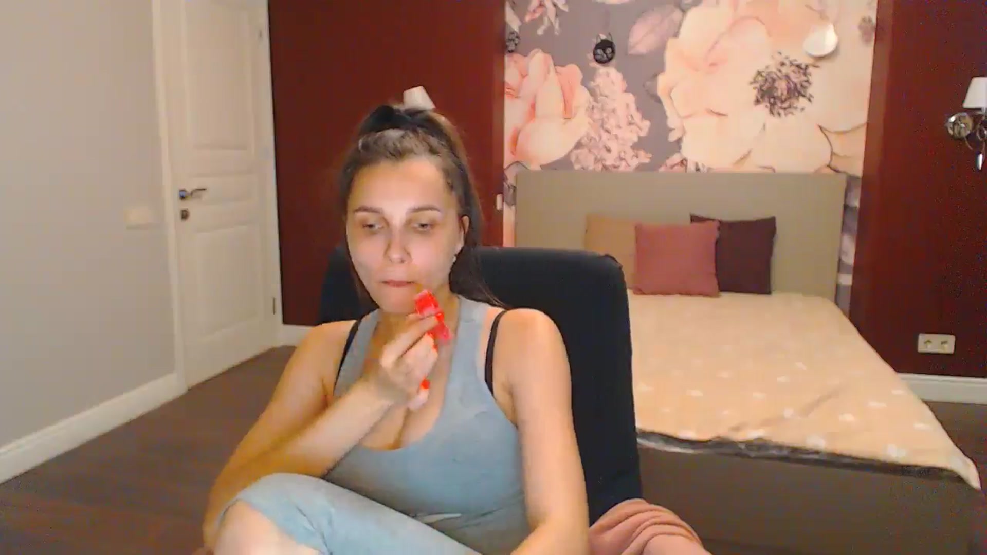 Gallery image thumbnail from Karina_Mils's myfreecams stream on, 07/19/2024, 17:11 image 13 of 20