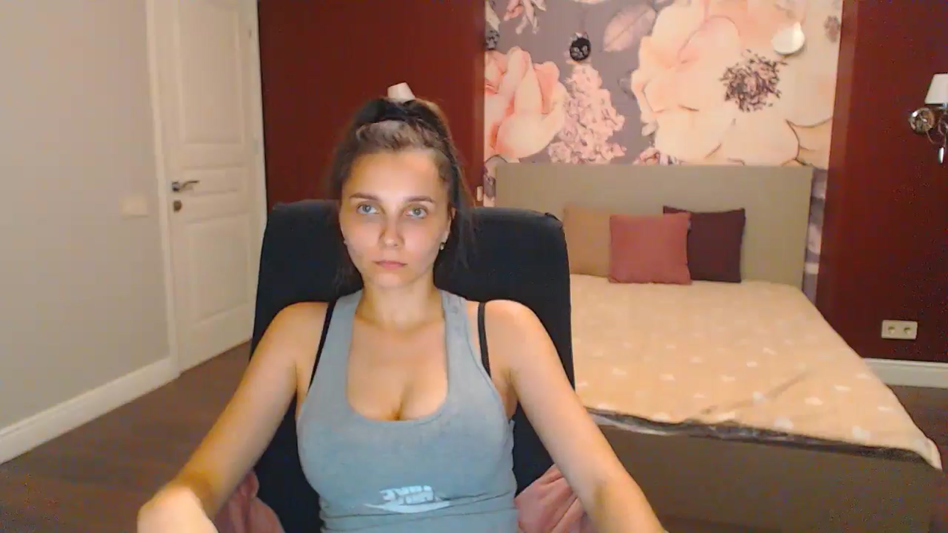 Gallery image thumbnail from Karina_Mils's myfreecams stream on, 07/19/2024, 17:11 image 18 of 20