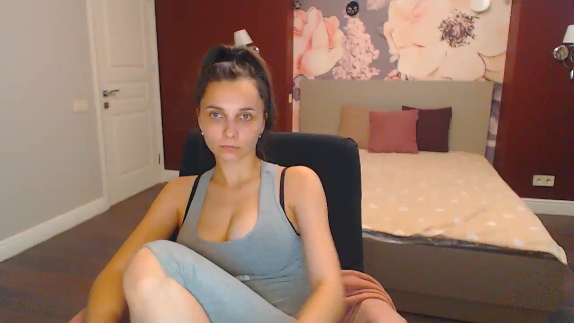 Gallery image thumbnail from Karina_Mils's myfreecams stream on, 07/19/2024, 17:11 image 4 of 20