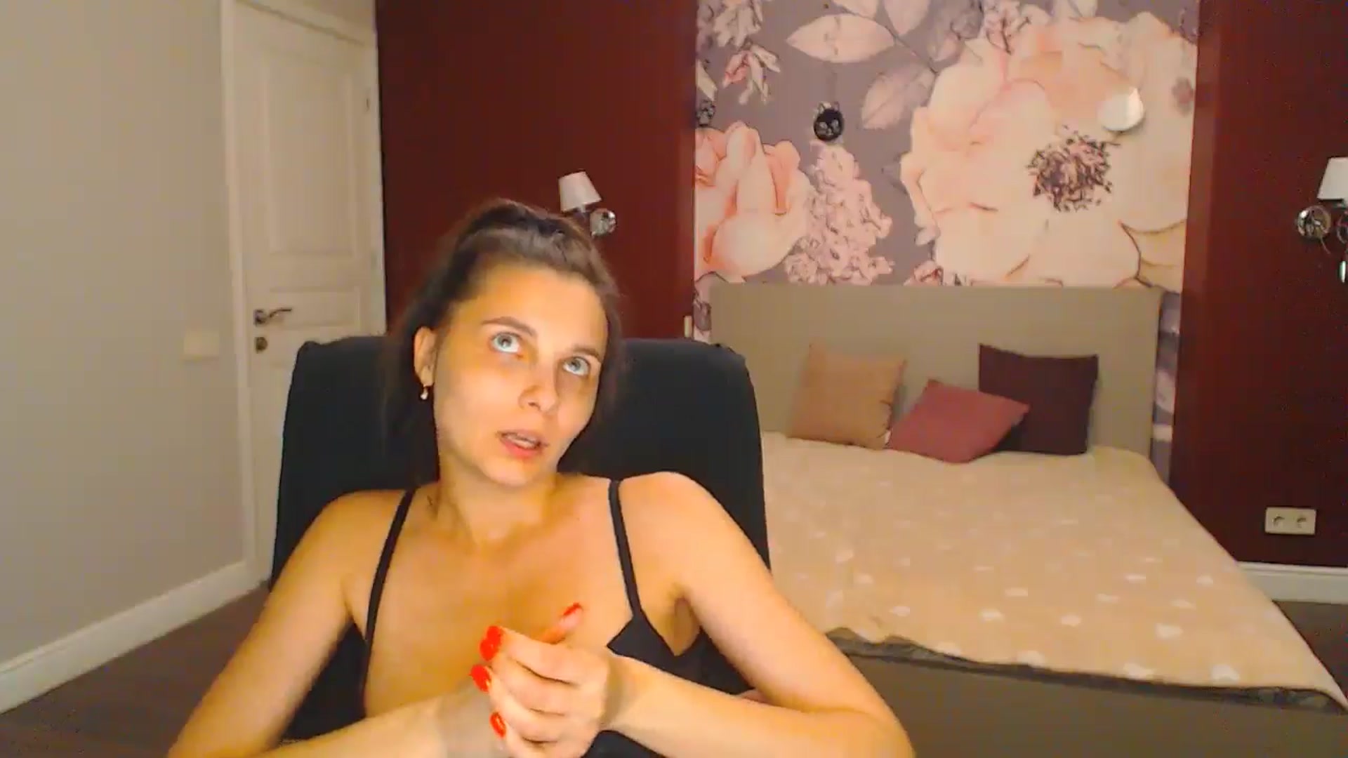 Gallery image thumbnail from Karina_Mils's myfreecams stream on, 07/20/2024, 17:26 image 14 of 20