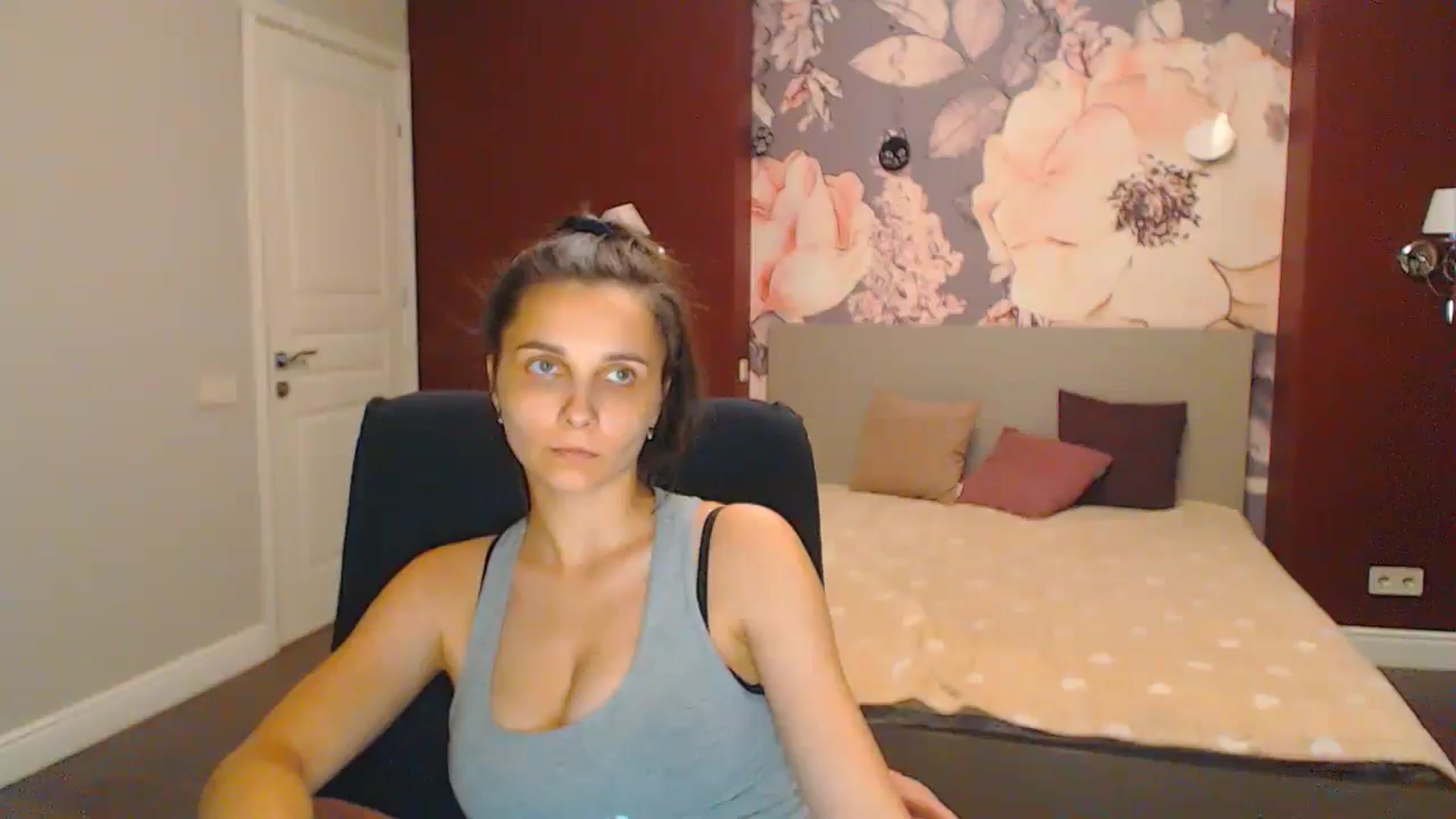 Gallery image thumbnail from Karina_Mils's myfreecams stream on, 07/20/2024, 17:52 image 10 of 20