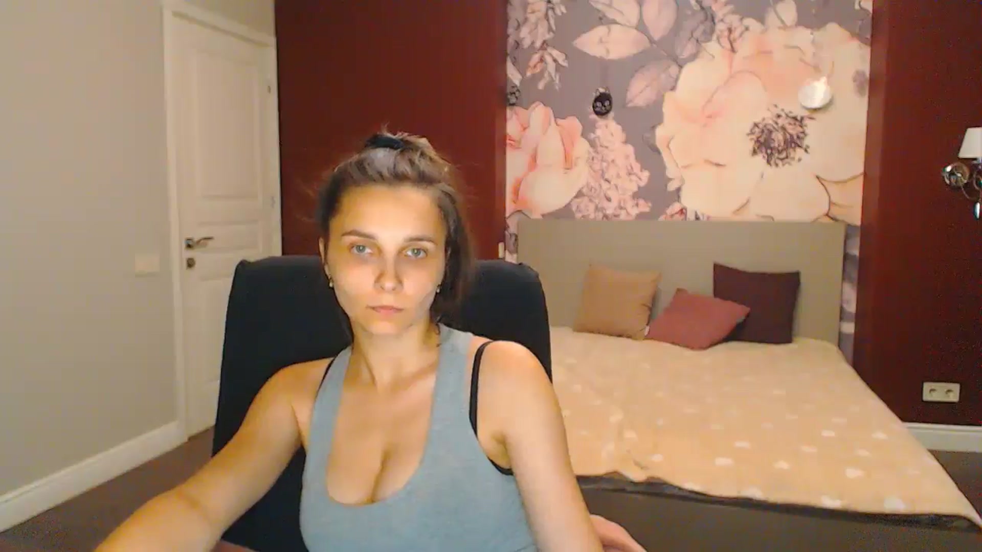 Gallery image thumbnail from Karina_Mils's myfreecams stream on, 07/20/2024, 17:52 image 14 of 20