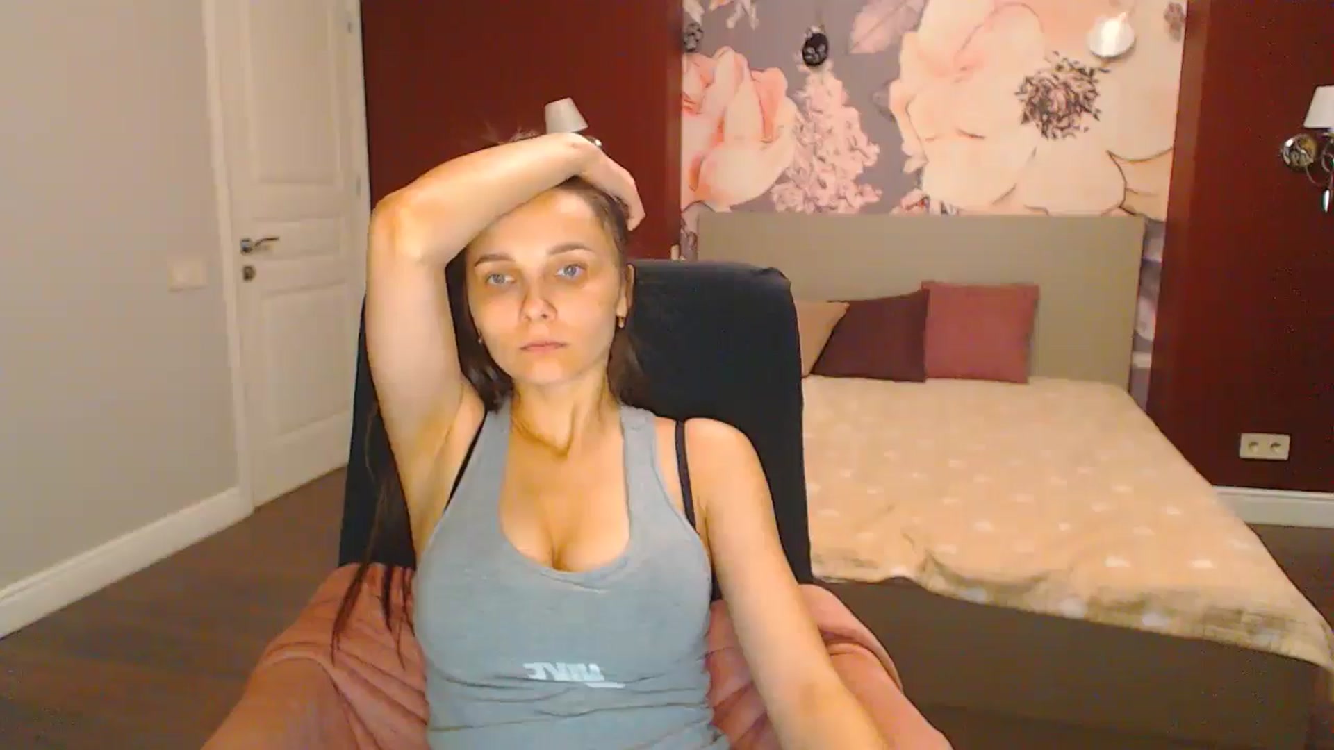 Gallery image thumbnail from Karina_Mils's myfreecams stream on, 07/21/2024, 17:48 image 10 of 20