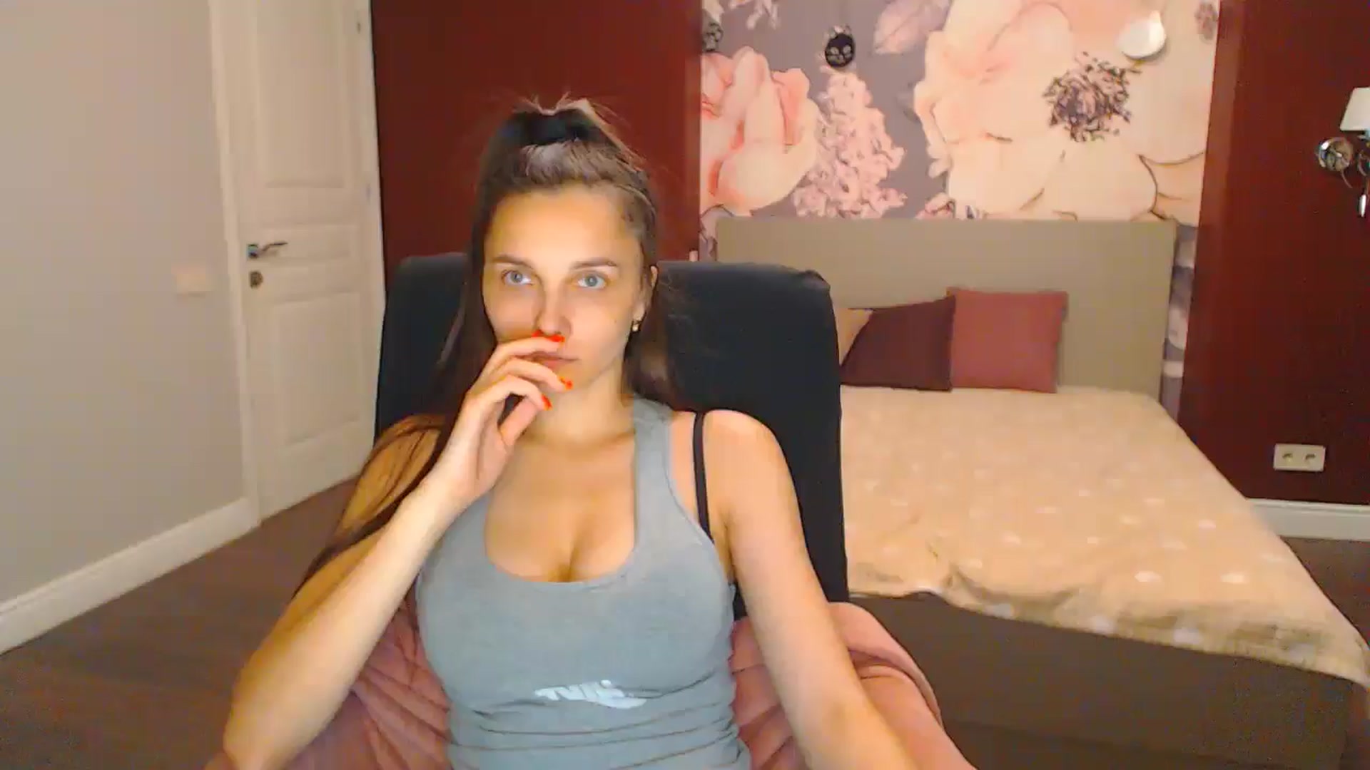 Gallery image thumbnail from Karina_Mils's myfreecams stream on, 07/21/2024, 17:48 image 6 of 20