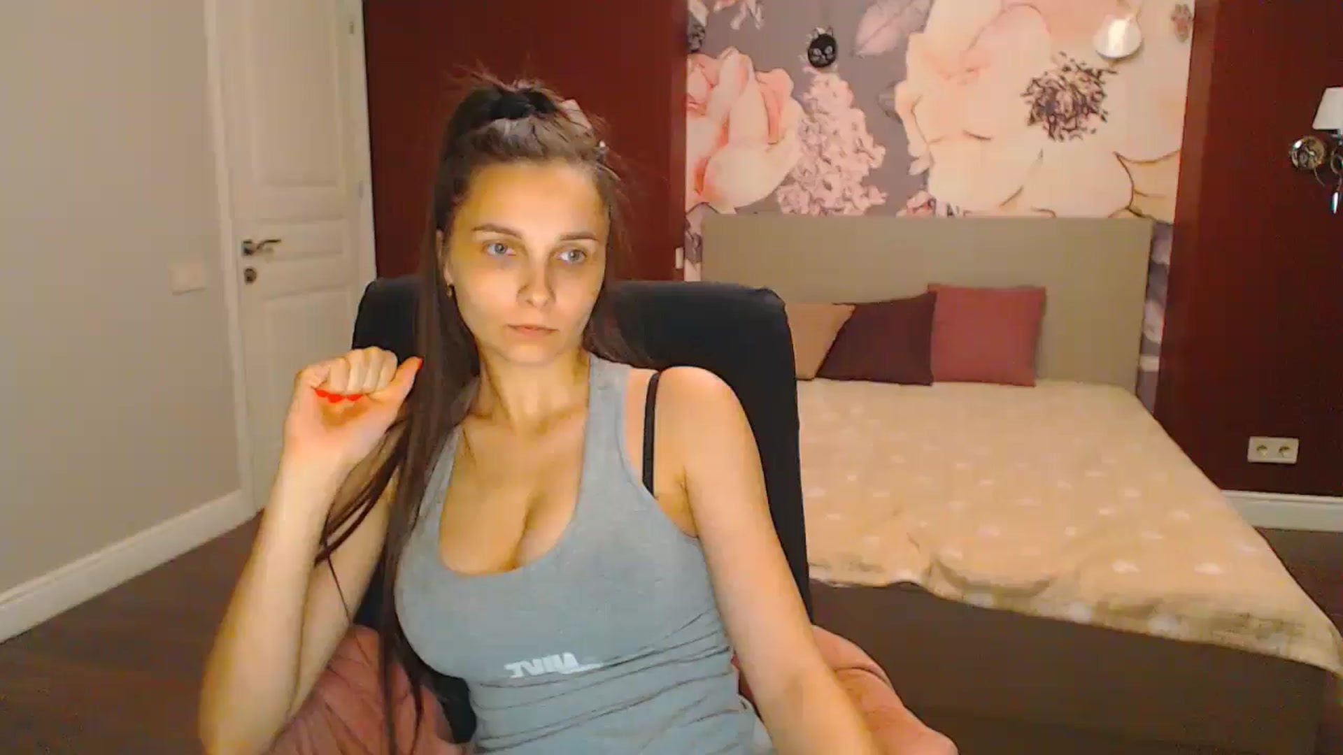 Gallery image thumbnail from Karina_Mils's myfreecams stream on, 07/21/2024, 17:48 image 15 of 20