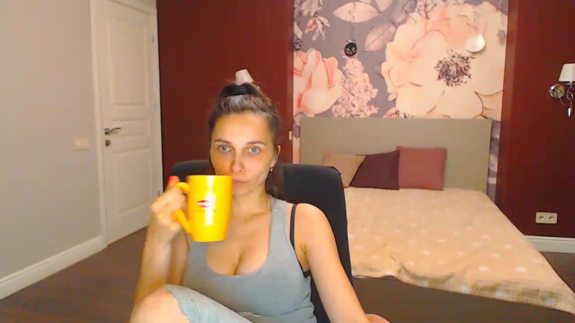 Gallery image thumbnail from Karina_Mils's myfreecams stream on, 07/21/2024, 19:08 image 3 of 20