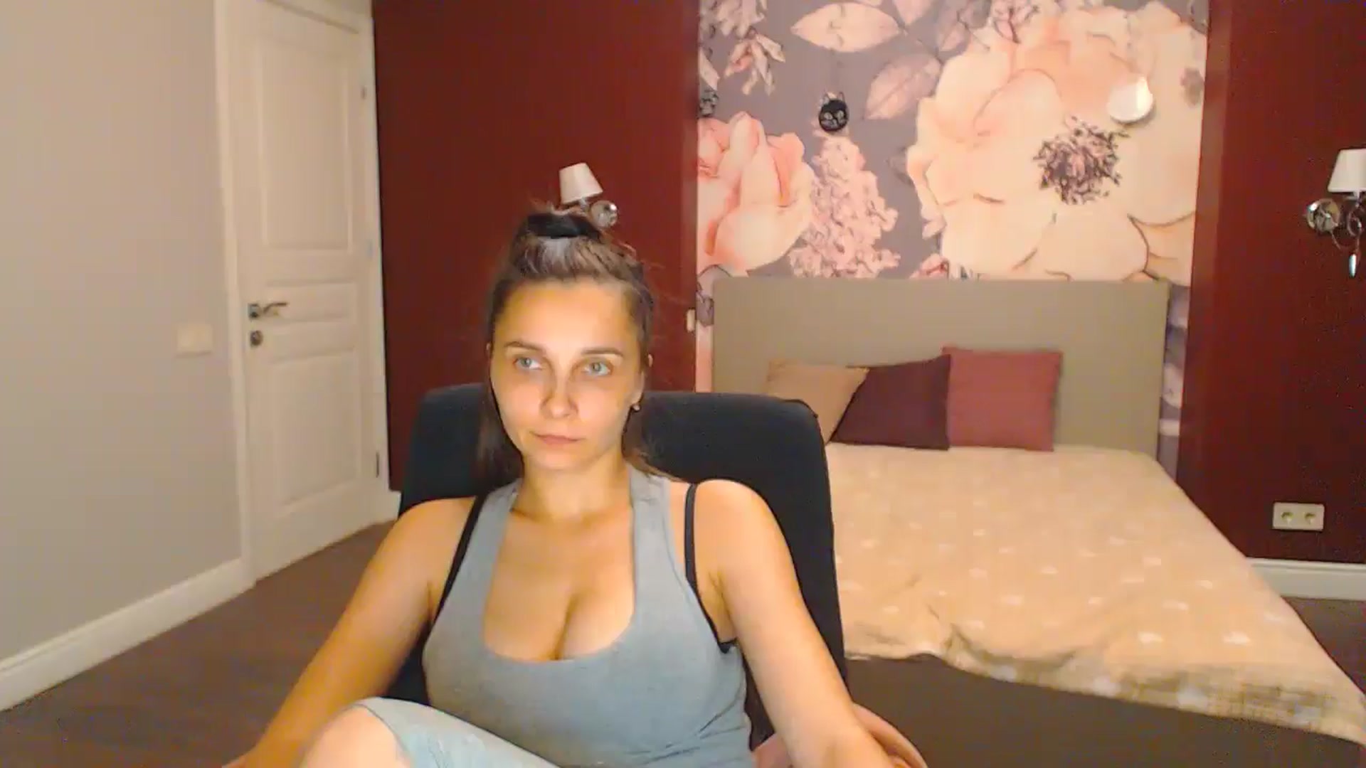 Gallery image thumbnail from Karina_Mils's myfreecams stream on, 07/21/2024, 19:08 image 17 of 20