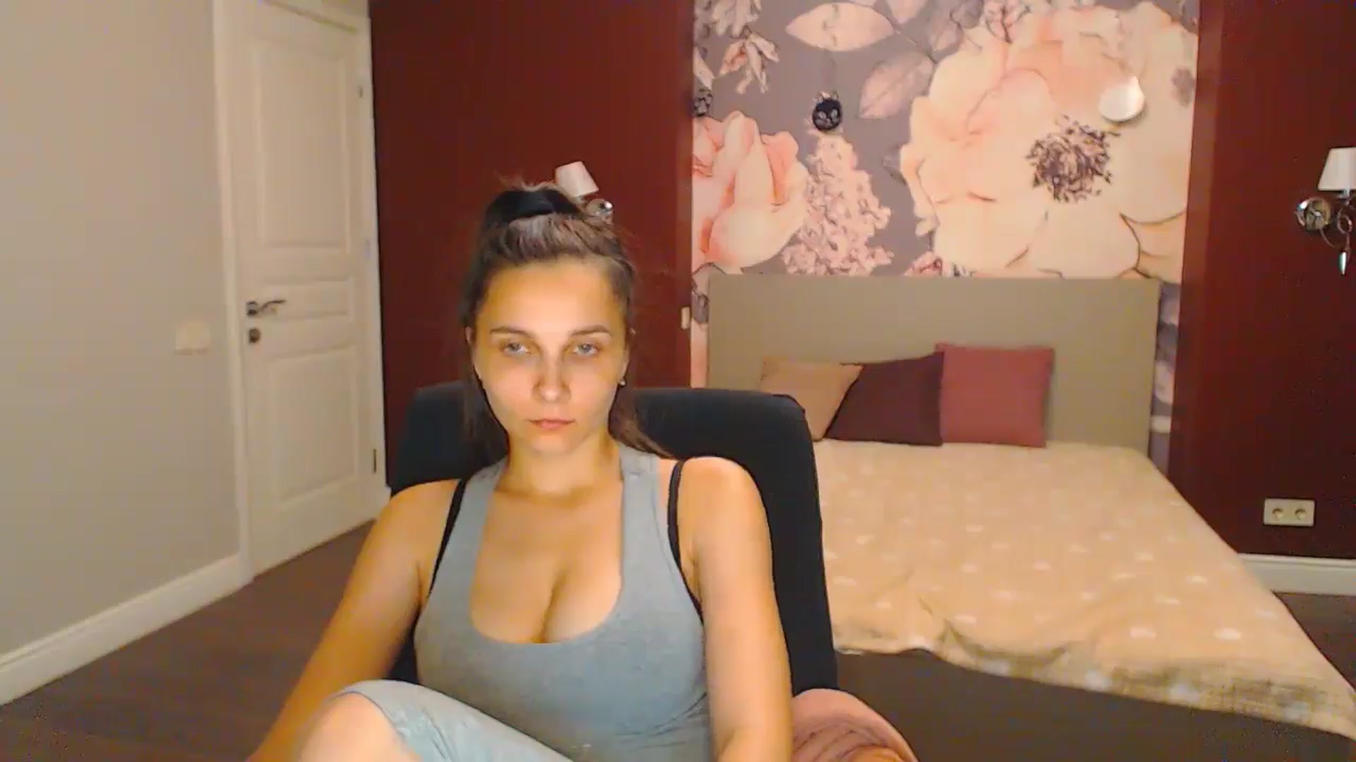 Gallery image thumbnail from Karina_Mils's myfreecams stream on, 07/21/2024, 19:08 image 16 of 20