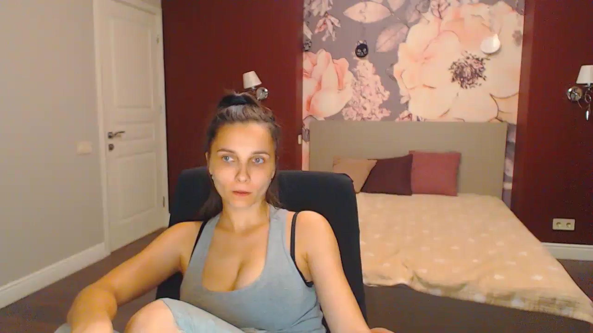 Gallery image thumbnail from Karina_Mils's myfreecams stream on, 07/21/2024, 19:08 image 10 of 20