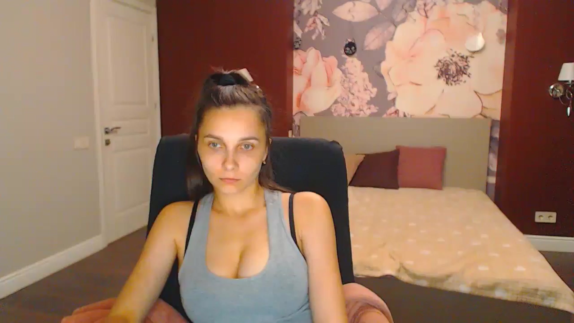 Gallery image thumbnail from Karina_Mils's myfreecams stream on, 07/21/2024, 19:08 image 18 of 20