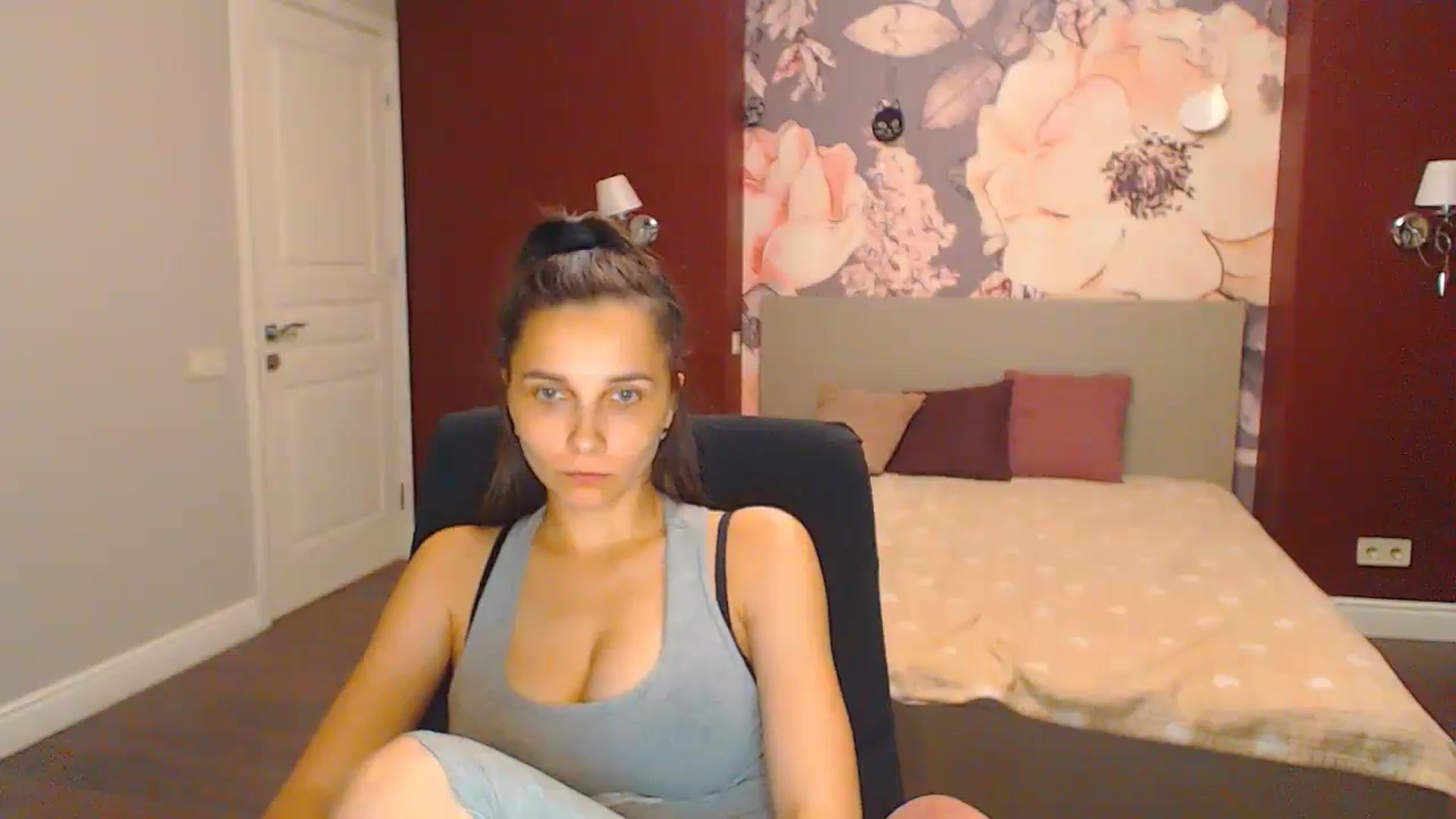 Gallery image thumbnail from Karina_Mils's myfreecams stream on, 07/21/2024, 19:08 image 7 of 20