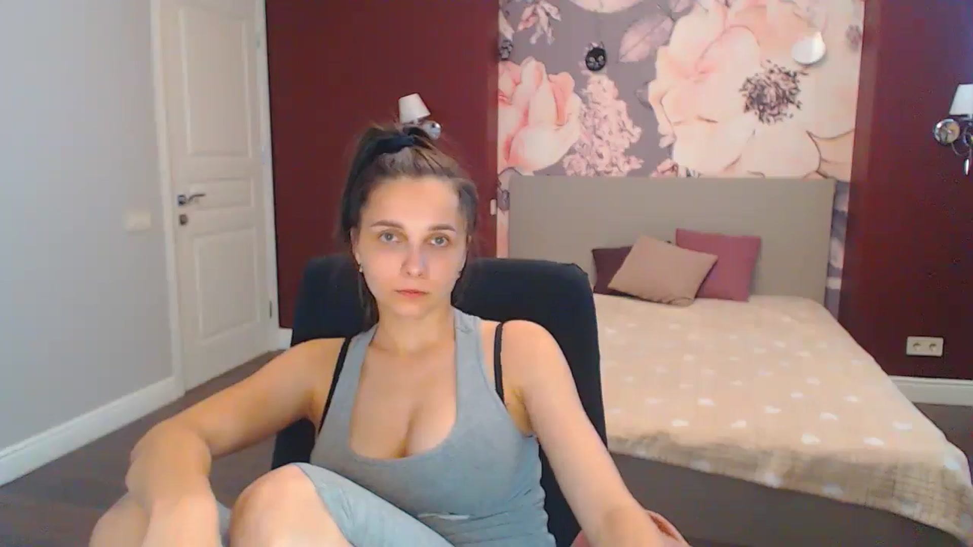 Gallery image thumbnail from Karina_Mils's myfreecams stream on, 07/22/2024, 11:06 image 14 of 20