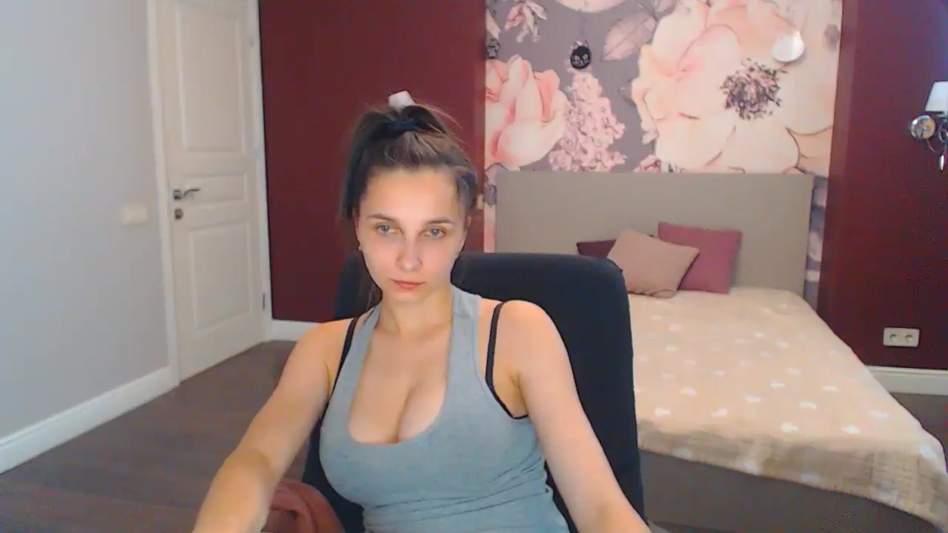 Gallery image thumbnail from Karina_Mils's myfreecams stream on, 07/22/2024, 11:06 image 17 of 20