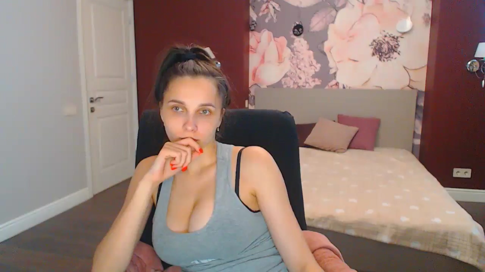 Gallery image thumbnail from Karina_Mils's myfreecams stream on, 07/22/2024, 11:06 image 10 of 20