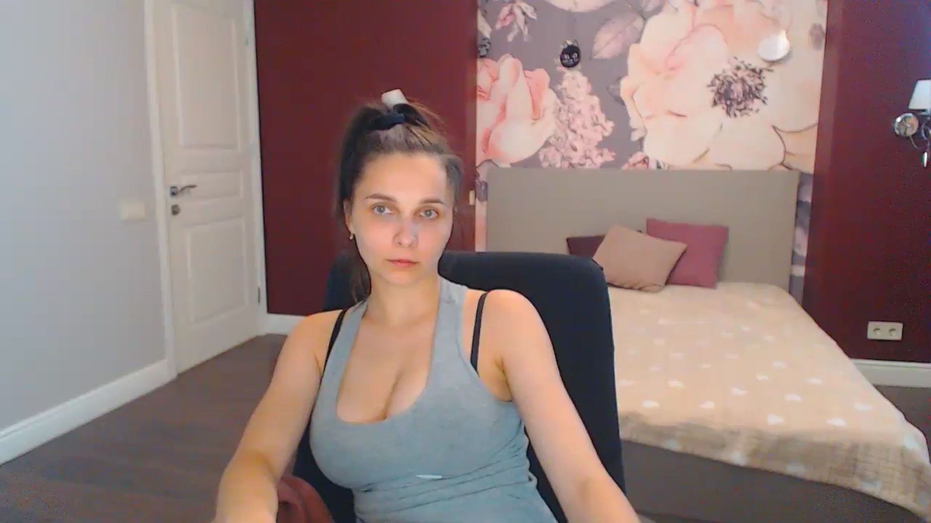 Gallery image thumbnail from Karina_Mils's myfreecams stream on, 07/22/2024, 11:06 image 16 of 20