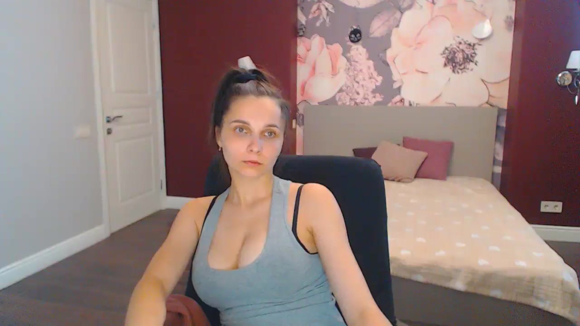 Gallery image thumbnail from Karina_Mils's myfreecams stream on, 07/22/2024, 11:06 image 18 of 20