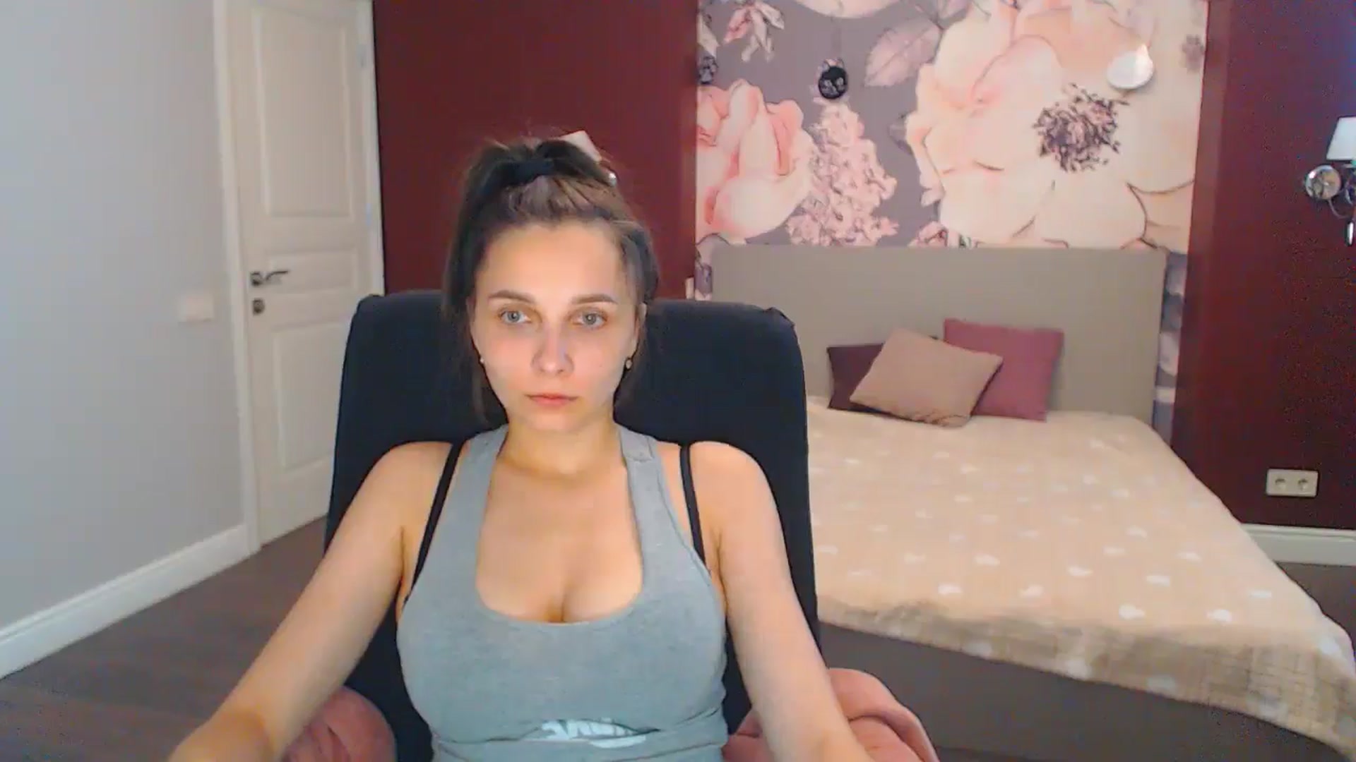 Gallery image thumbnail from Karina_Mils's myfreecams stream on, 07/22/2024, 11:06 image 13 of 20