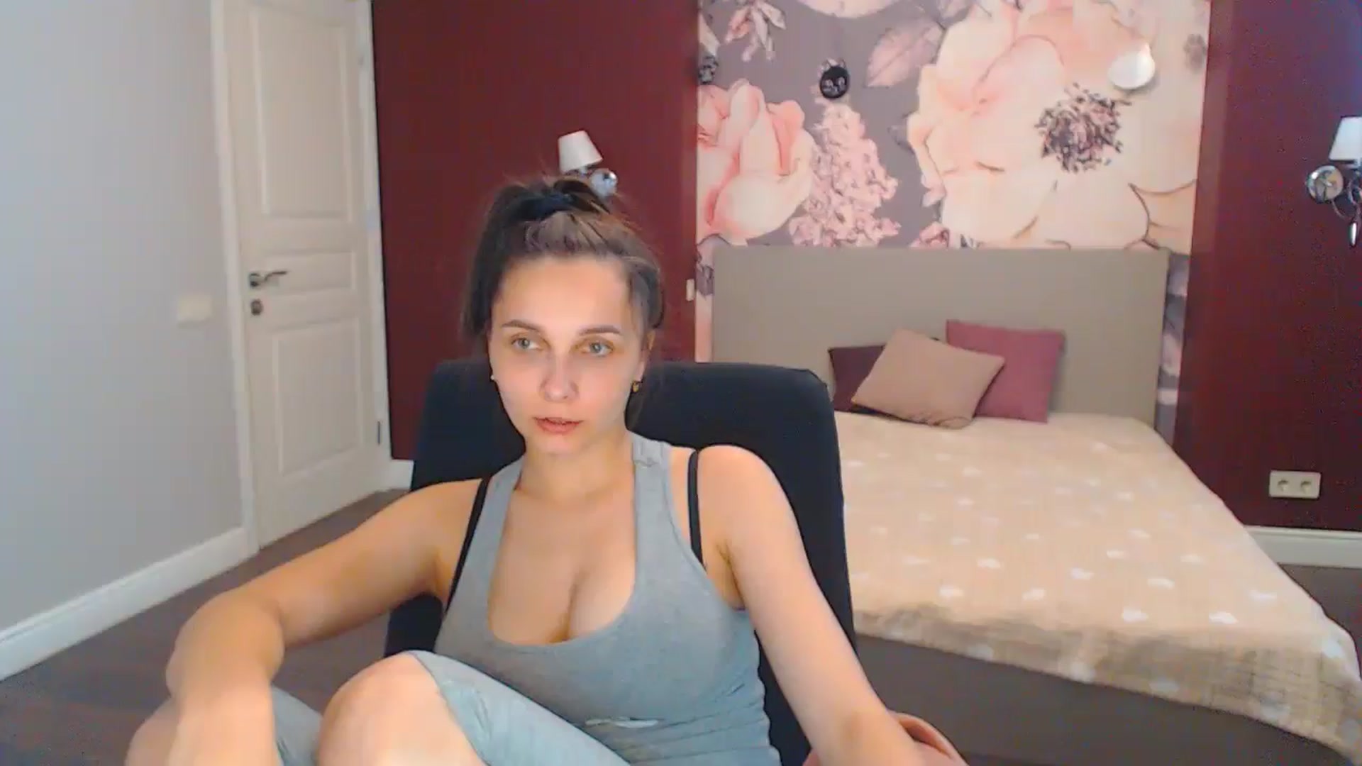 Gallery image thumbnail from Karina_Mils's myfreecams stream on, 07/22/2024, 11:06 image 15 of 20