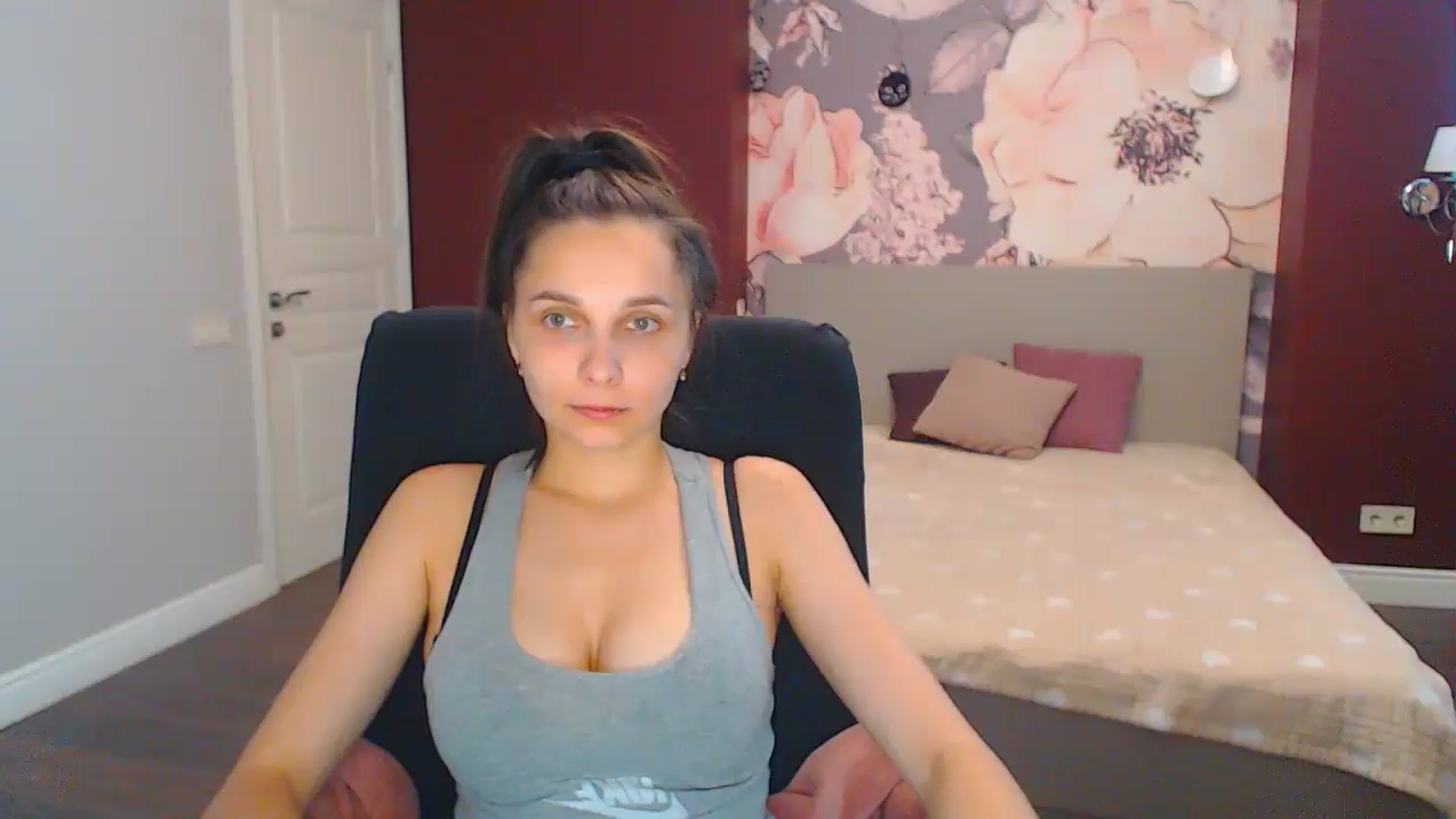 Gallery image thumbnail from Karina_Mils's myfreecams stream on, 07/22/2024, 11:06 image 12 of 20