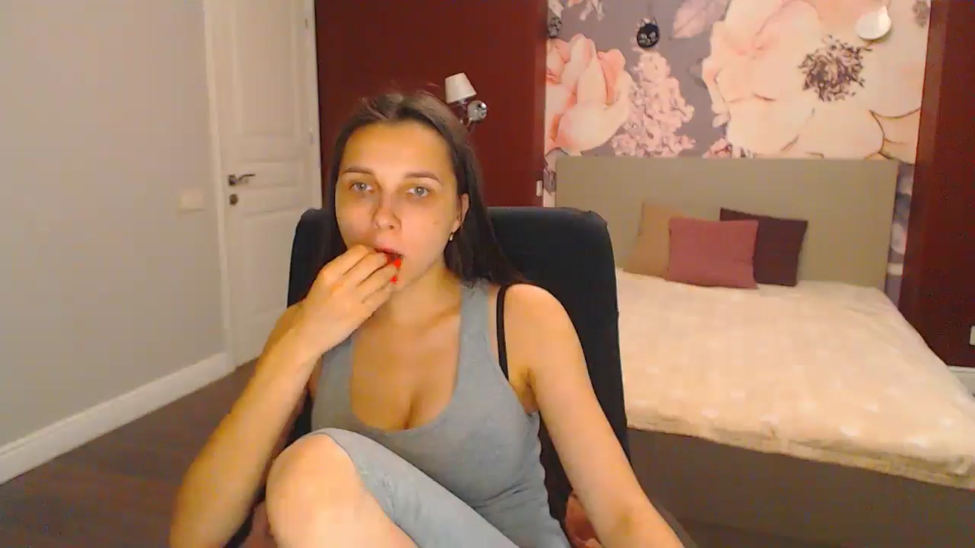 Gallery image thumbnail from Karina_Mils's myfreecams stream on, 07/26/2024, 14:35 image 7 of 20