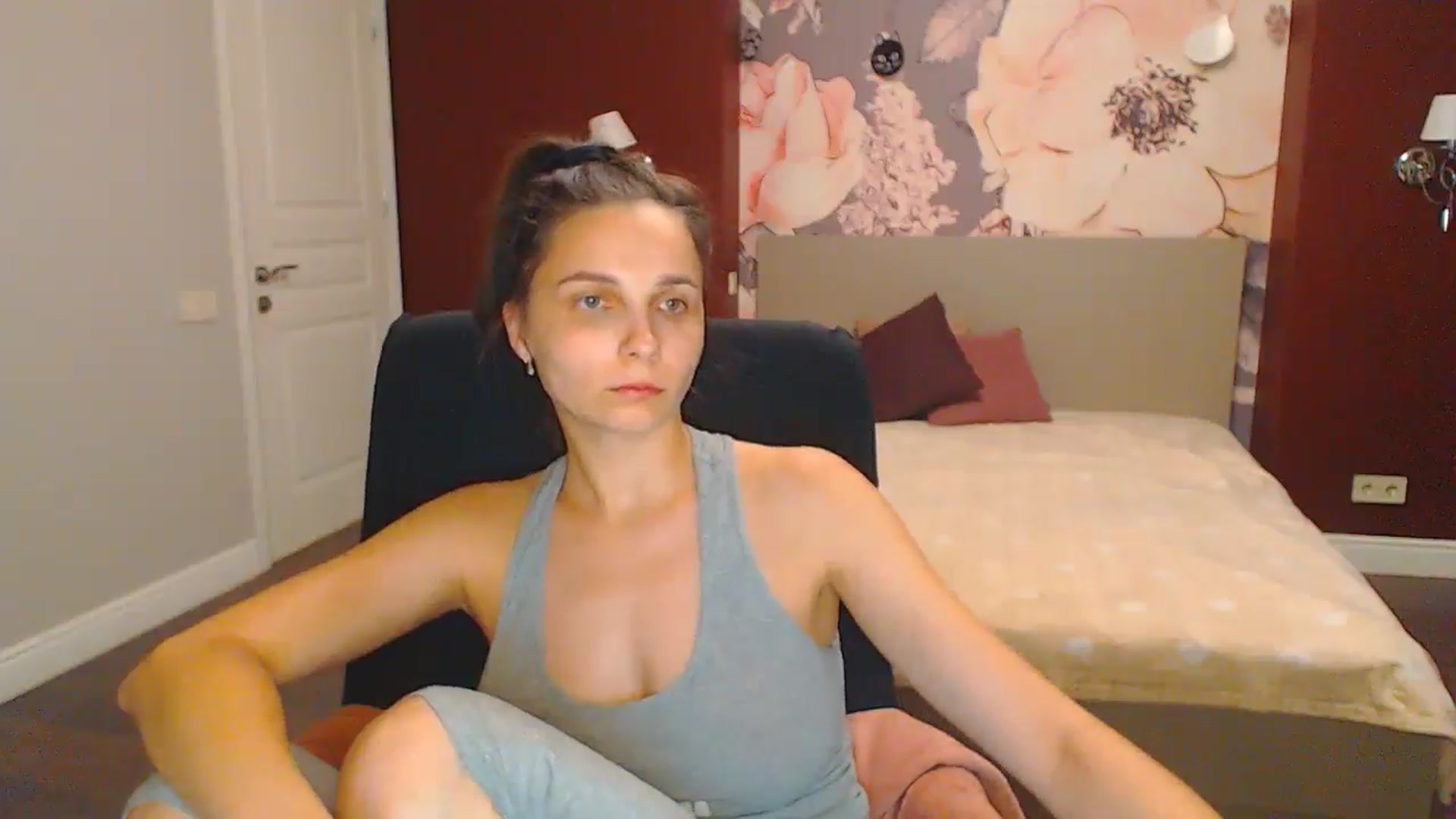 Gallery image thumbnail from Karina_Mils's myfreecams stream on, 07/27/2024, 17:11 image 8 of 20