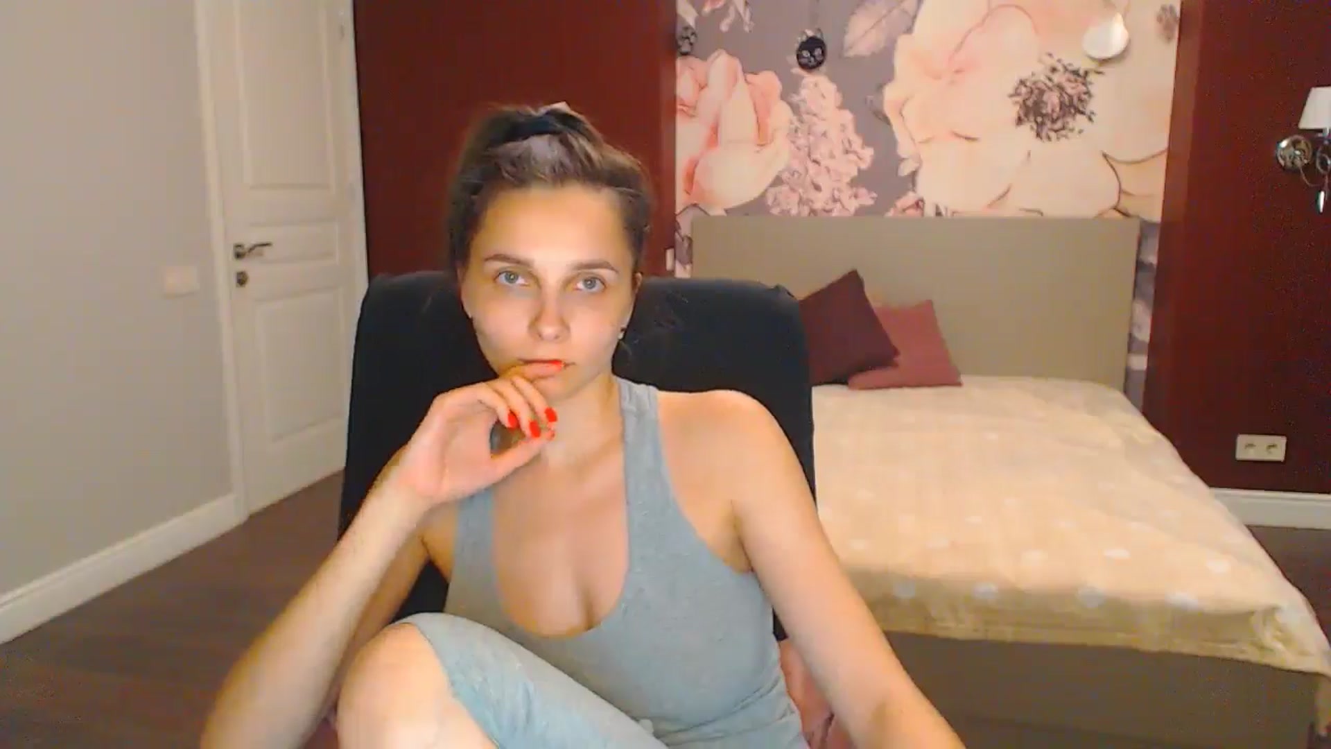 Gallery image thumbnail from Karina_Mils's myfreecams stream on, 07/27/2024, 17:11 image 6 of 20