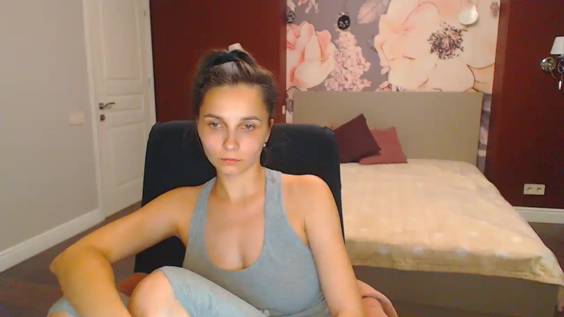 Gallery image thumbnail from Karina_Mils's myfreecams stream on, 07/27/2024, 17:11 image 10 of 20