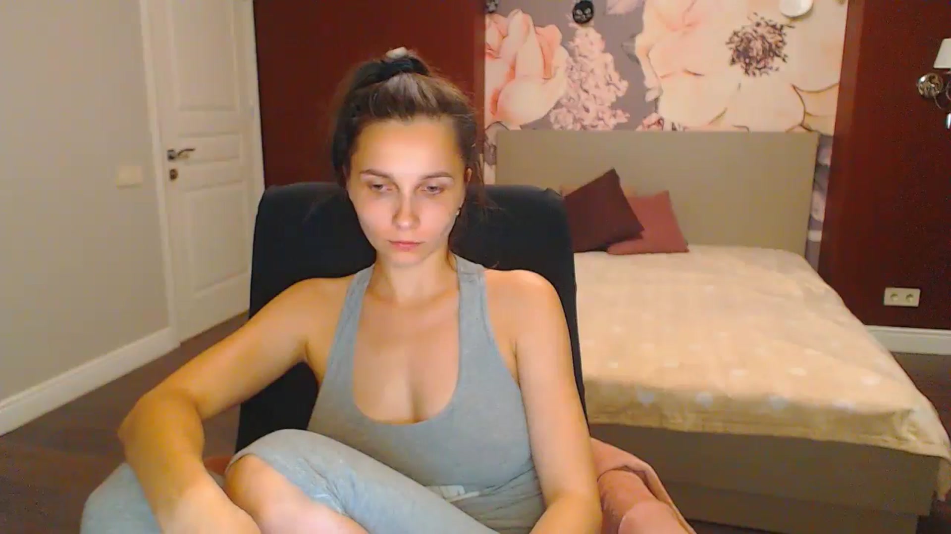 Gallery image thumbnail from Karina_Mils's myfreecams stream on, 07/27/2024, 18:17 image 6 of 20
