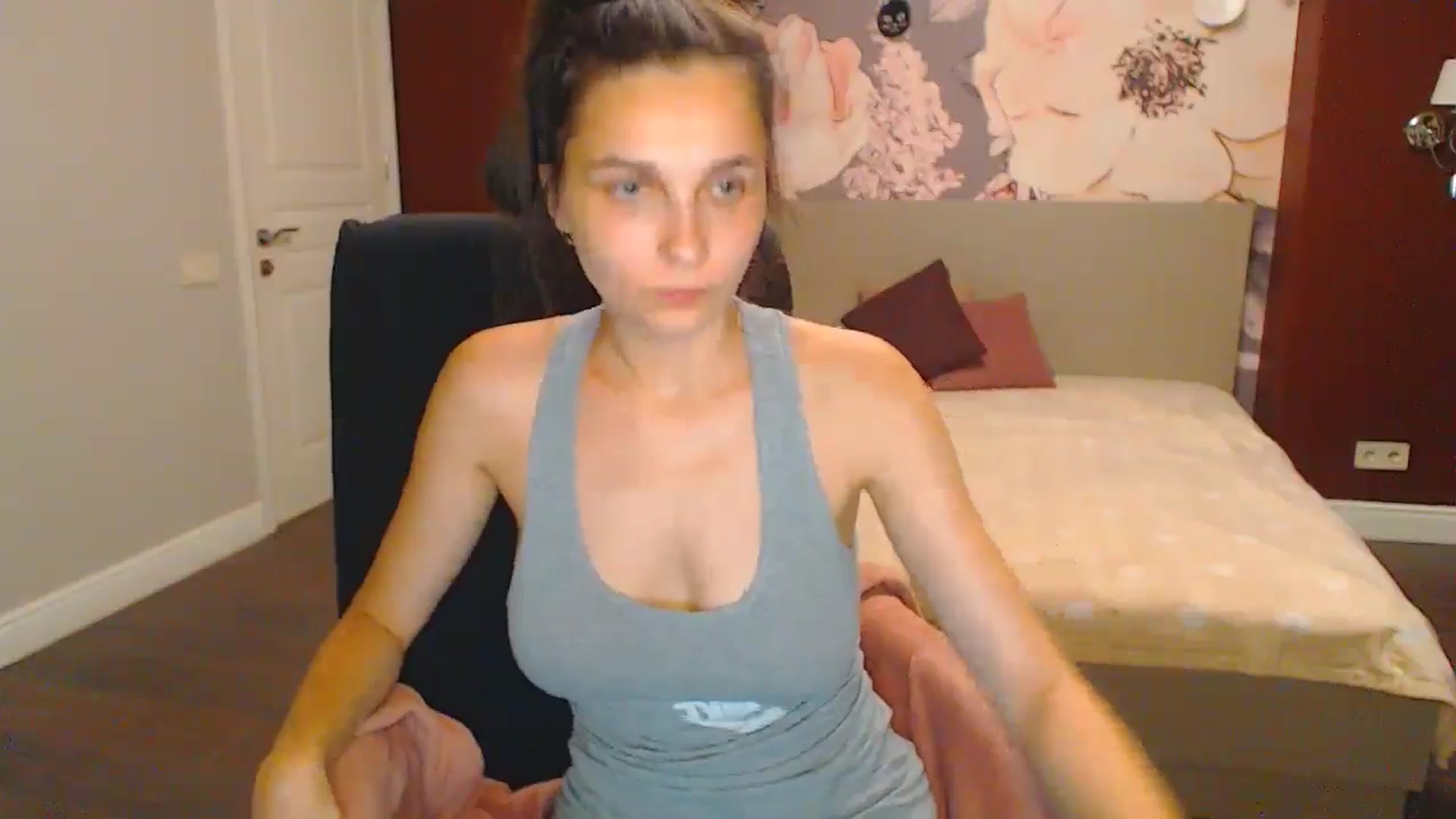 Gallery image thumbnail from Karina_Mils's myfreecams stream on, 07/27/2024, 18:17 image 9 of 20