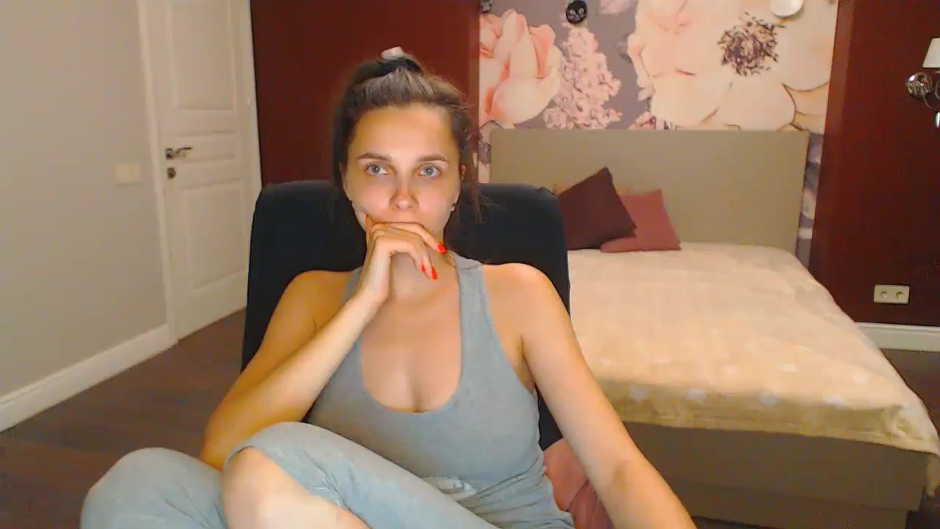 Gallery image thumbnail from Karina_Mils's myfreecams stream on, 07/27/2024, 18:17 image 2 of 20