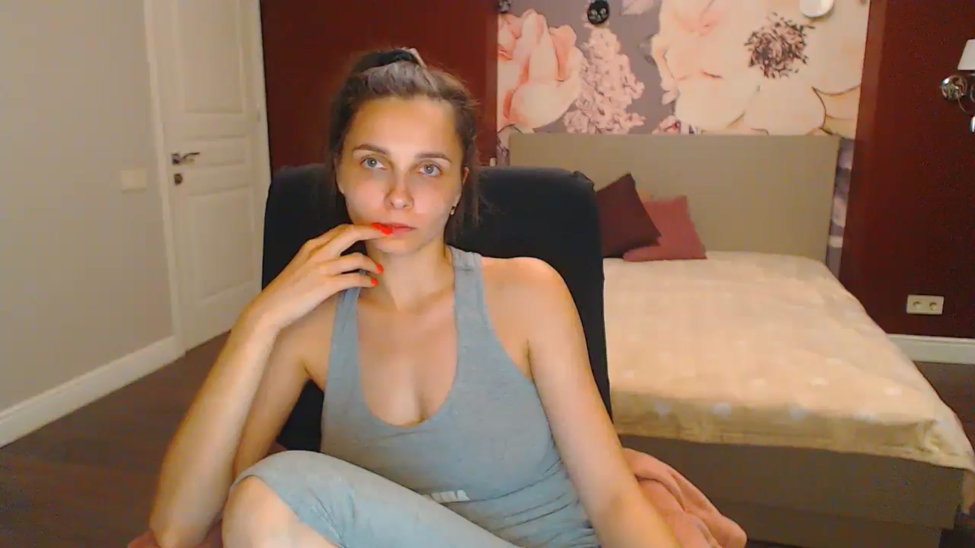 Gallery image thumbnail from Karina_Mils's myfreecams stream on, 07/27/2024, 18:17 image 14 of 20