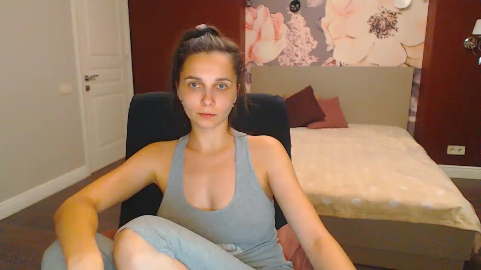 Gallery image thumbnail from Karina_Mils's myfreecams stream on, 07/27/2024, 18:17 image 1 of 20
