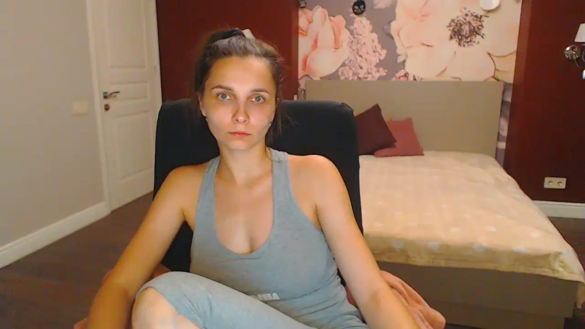 Gallery image thumbnail from Karina_Mils's myfreecams stream on, 07/27/2024, 18:17 image 13 of 20