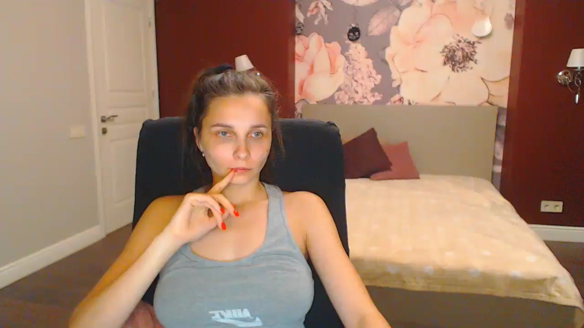 Gallery image thumbnail from Karina_Mils's myfreecams stream on, 07/27/2024, 19:03 image 13 of 20