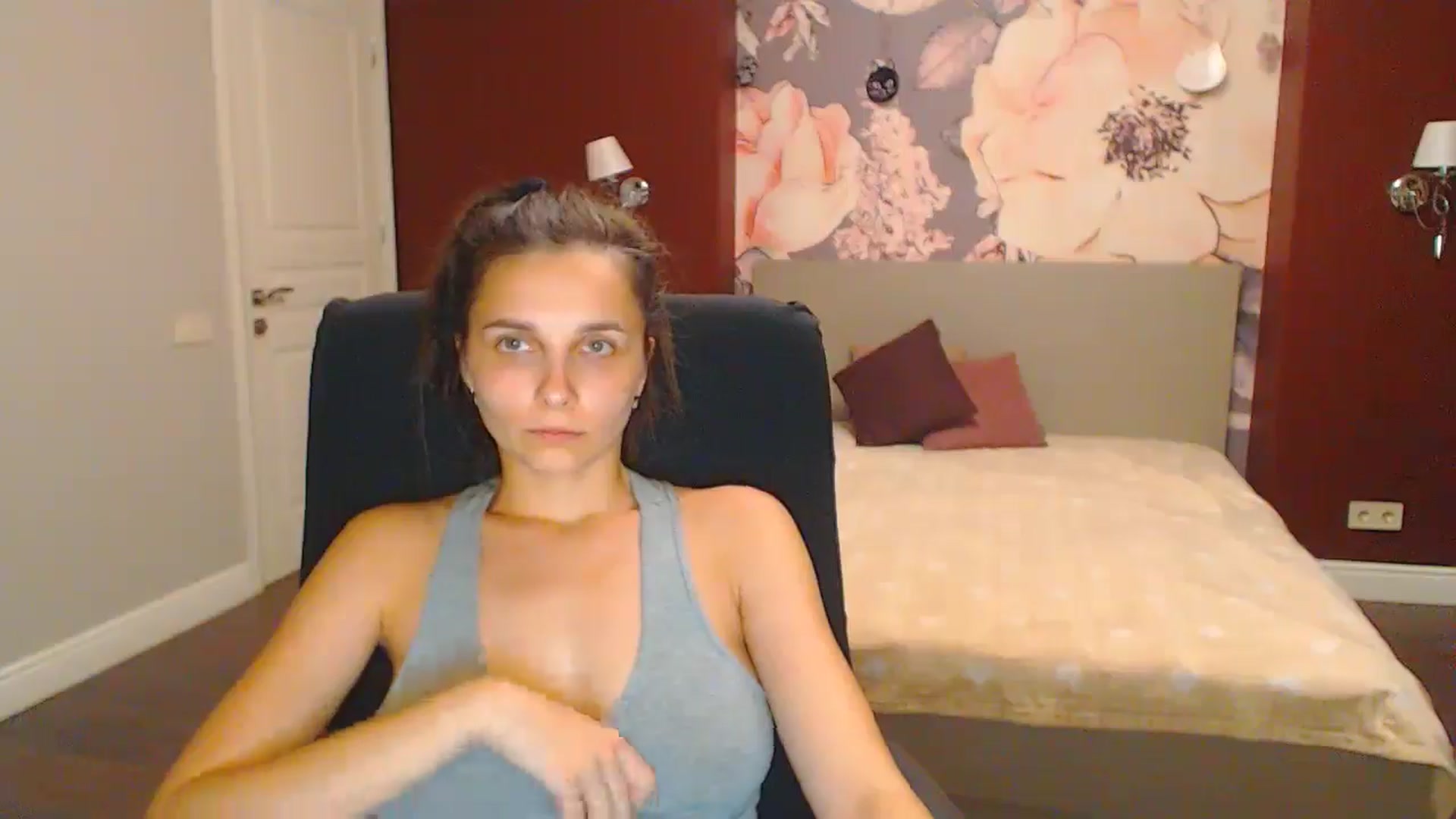 Gallery image thumbnail from Karina_Mils's myfreecams stream on, 07/27/2024, 19:03 image 15 of 20