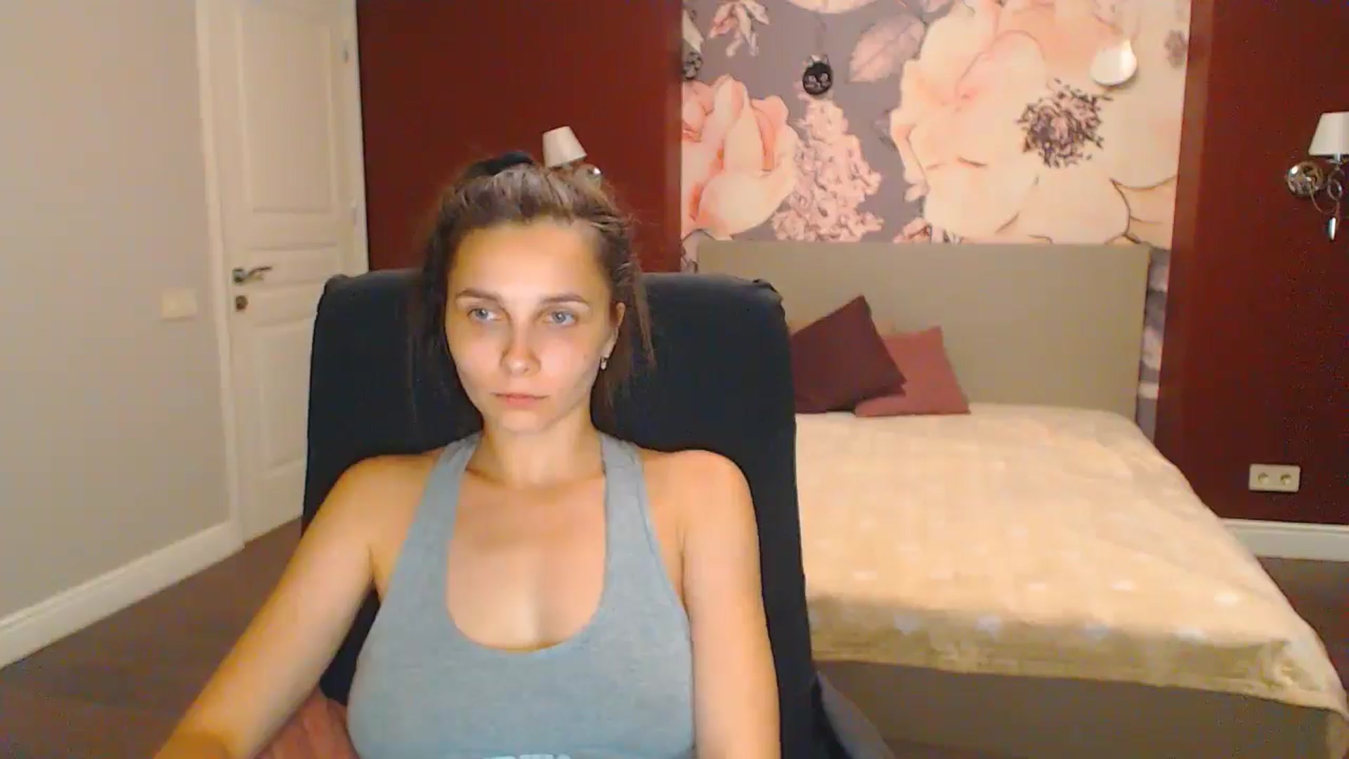 Gallery image thumbnail from Karina_Mils's myfreecams stream on, 07/27/2024, 19:03 image 14 of 20