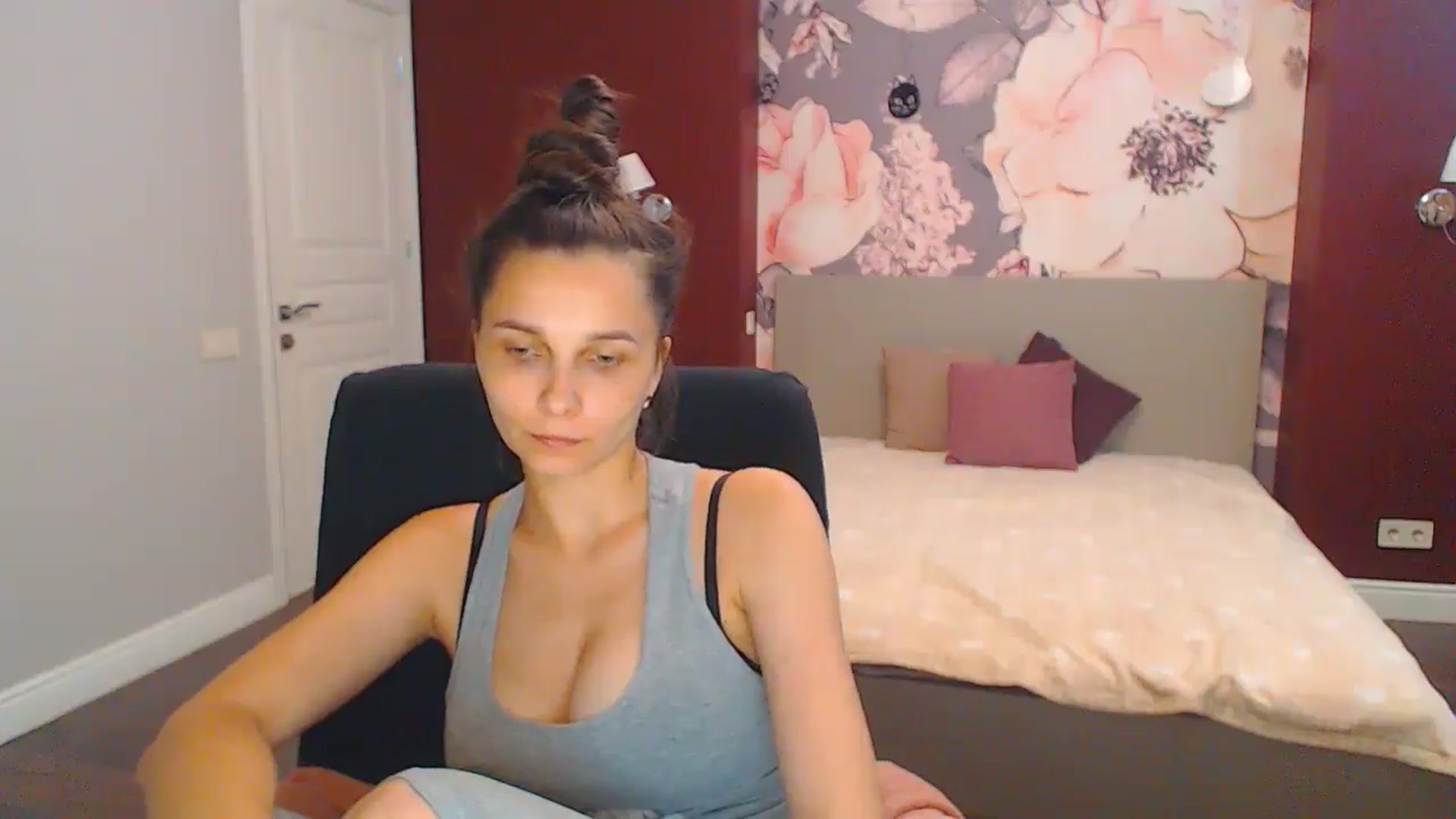 Gallery image thumbnail from Karina_Mils's myfreecams stream on, 07/28/2024, 16:16 image 15 of 20