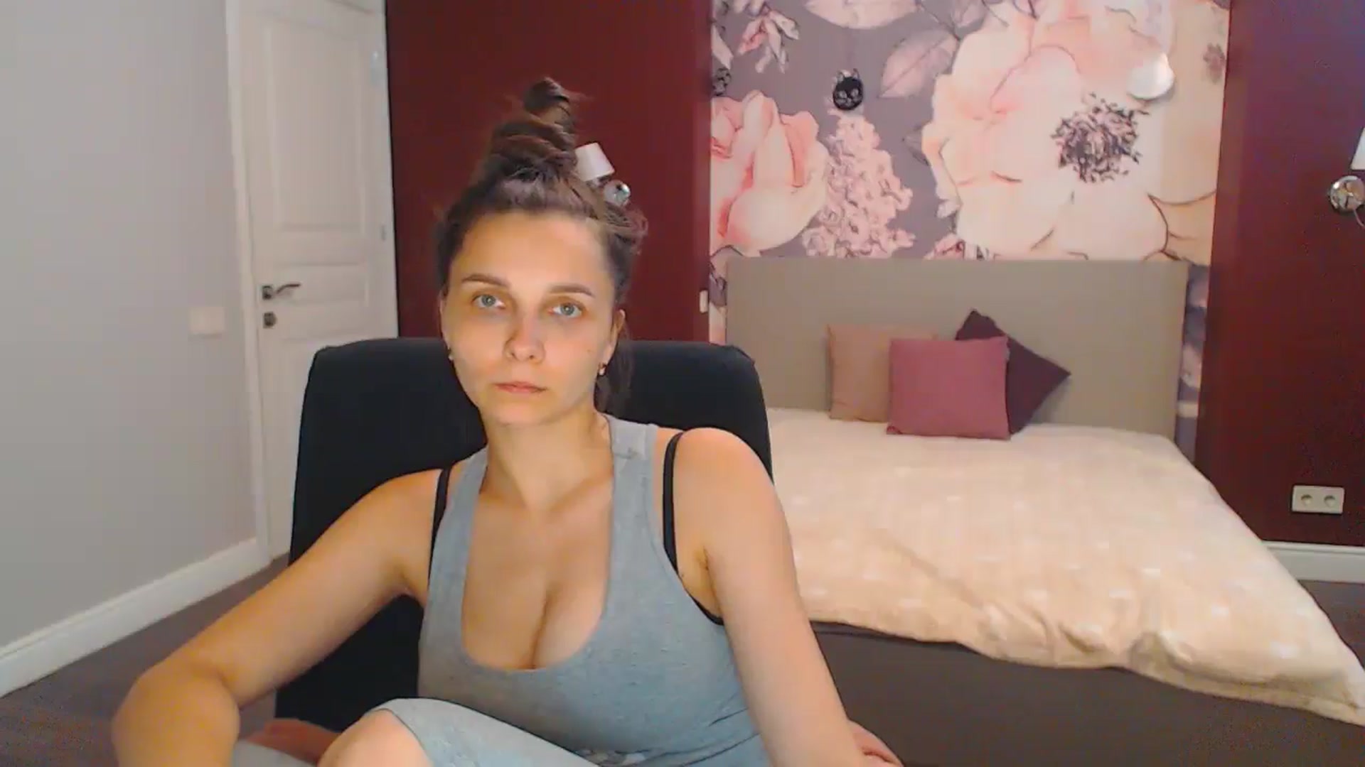 Gallery image thumbnail from Karina_Mils's myfreecams stream on, 07/28/2024, 16:16 image 13 of 20